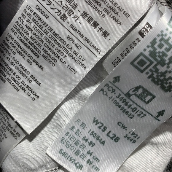 LEVIS WEDGIE STRAIGHT JEANS SIZE 25 X 28 GRAY EUC - Picture 7 of 9